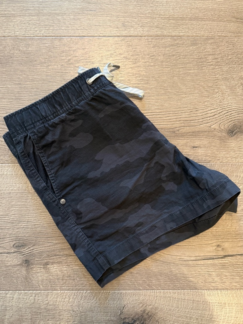 Vuori Shorts Women’s L Ripstop Black/Gray . 3” Inseam